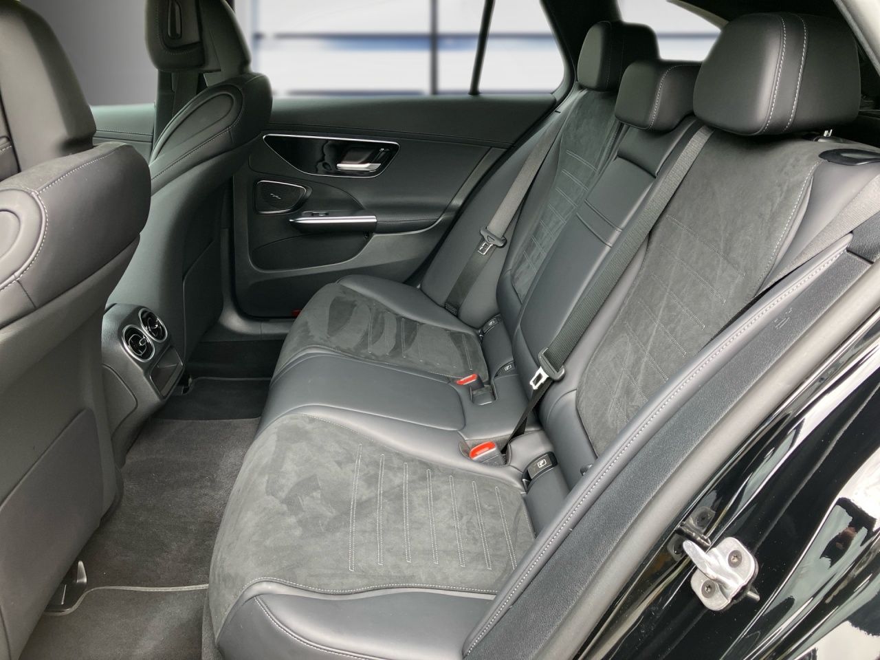 Fahrzeugabbildung Mercedes-Benz C 220 d 4M T AMG AHK Kamera Totwinkel LED Sounds