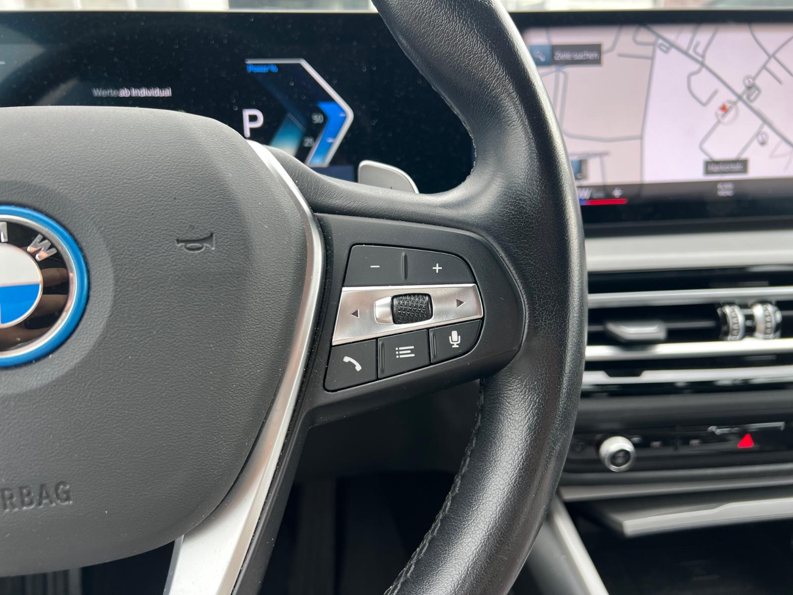 BMW 330e Touring ACC+AHK+Spur+Sportsitze Sensatec