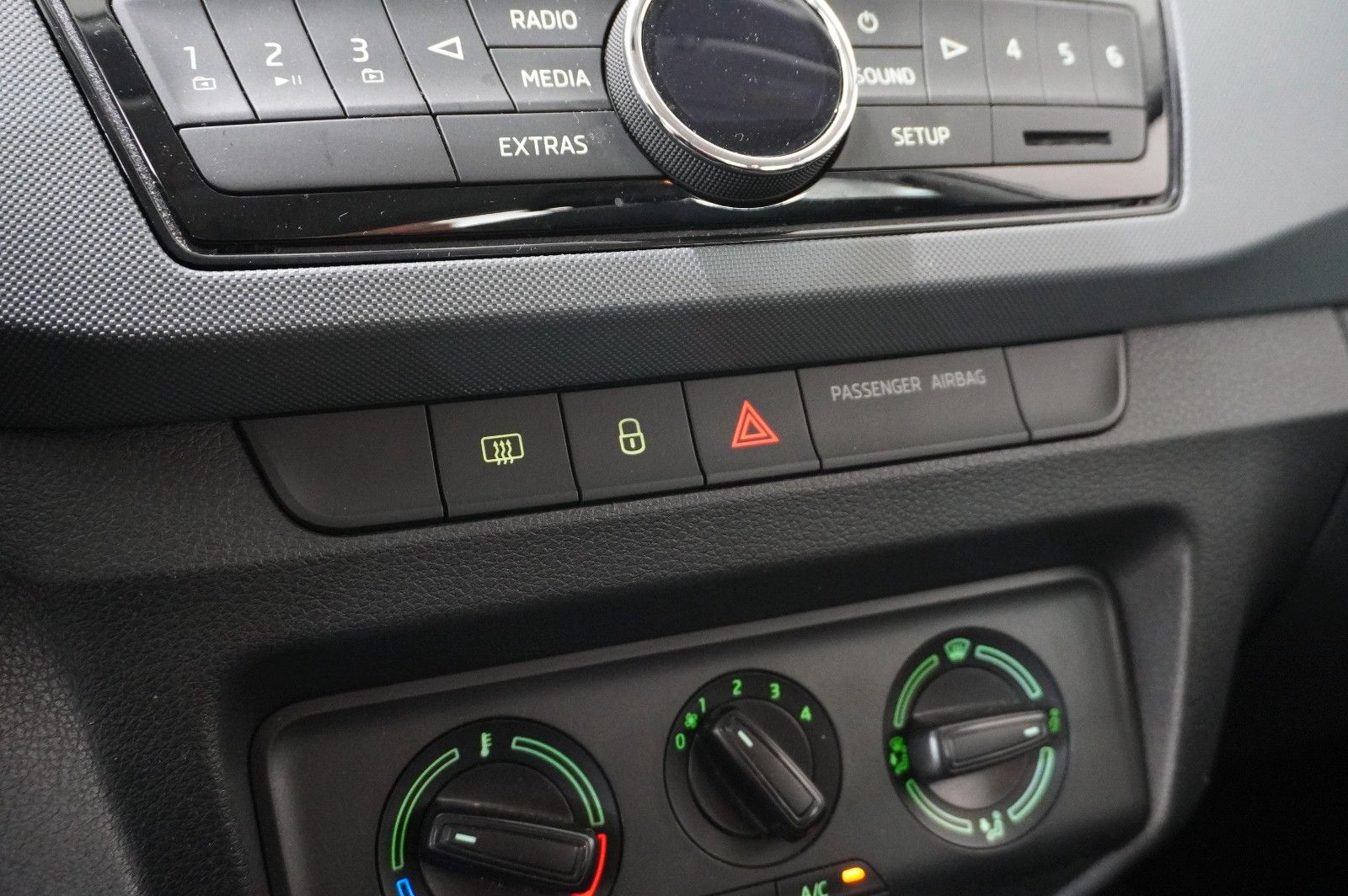Fahrzeugabbildung SKODA Fabia LIM. 1.0 ACTIVE KLIMA/NEBEL/USB/AHK