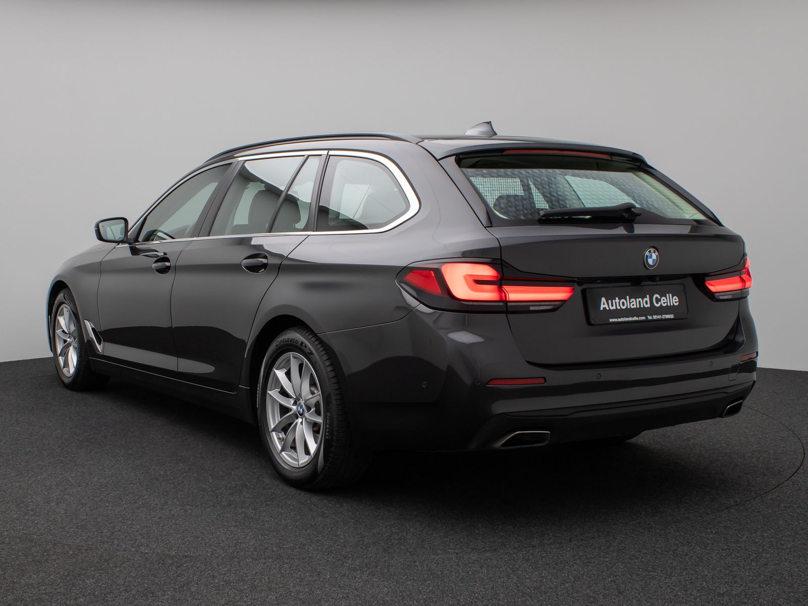 Fahrzeugabbildung BMW 530d Panorama Laser Kamera HUD DAB HiFi Komfort