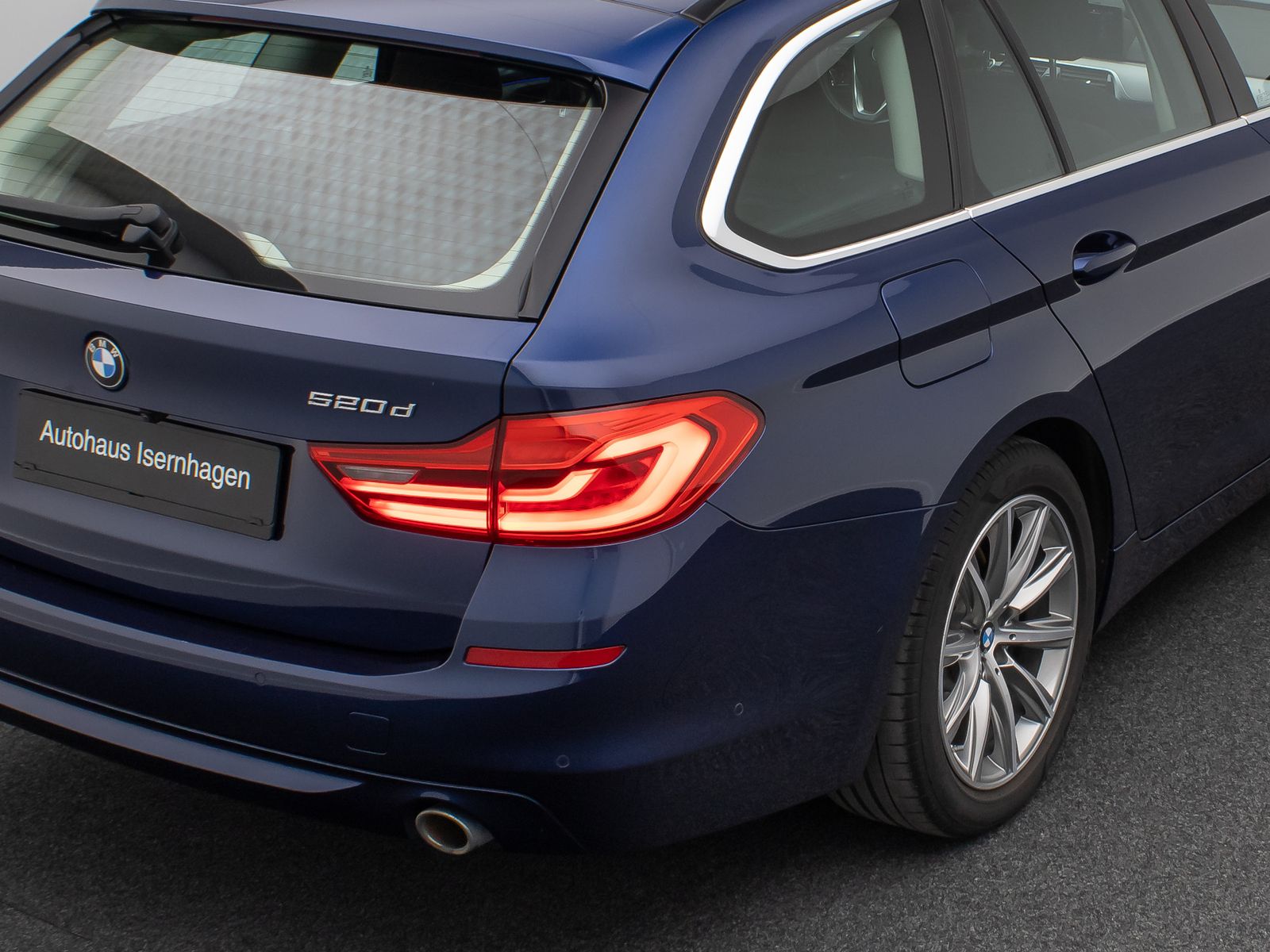 Fahrzeugabbildung BMW 520d xD HUD Kamera HiFi Alarm AHK FernlichtAssis