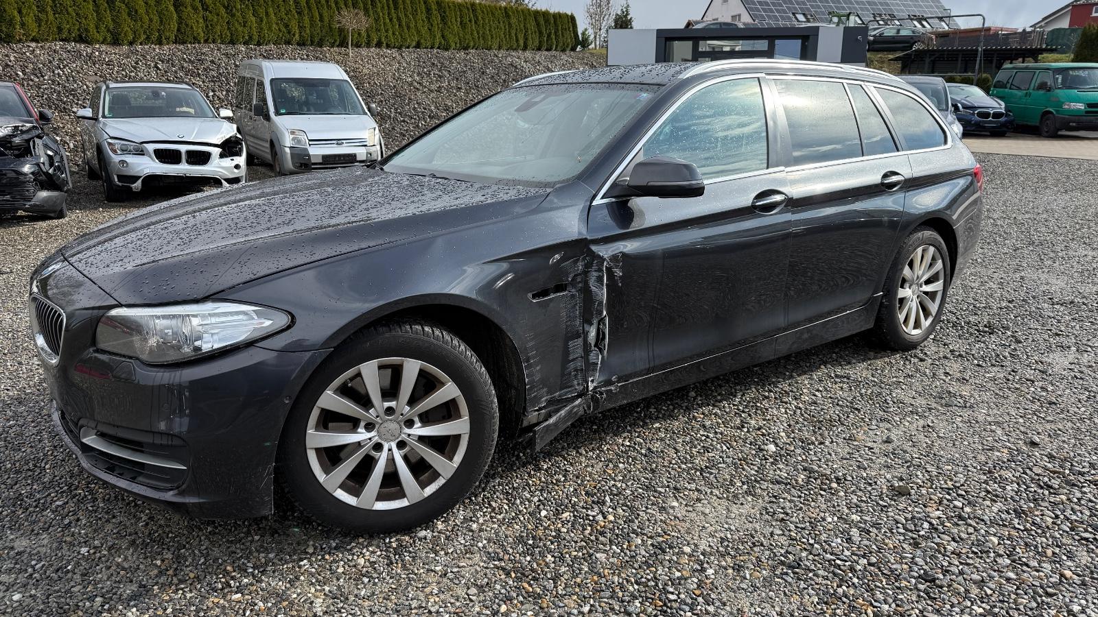 BMW 530d xDrive HeadUP/AHK /Sport/Leder/ Navi Xenon
