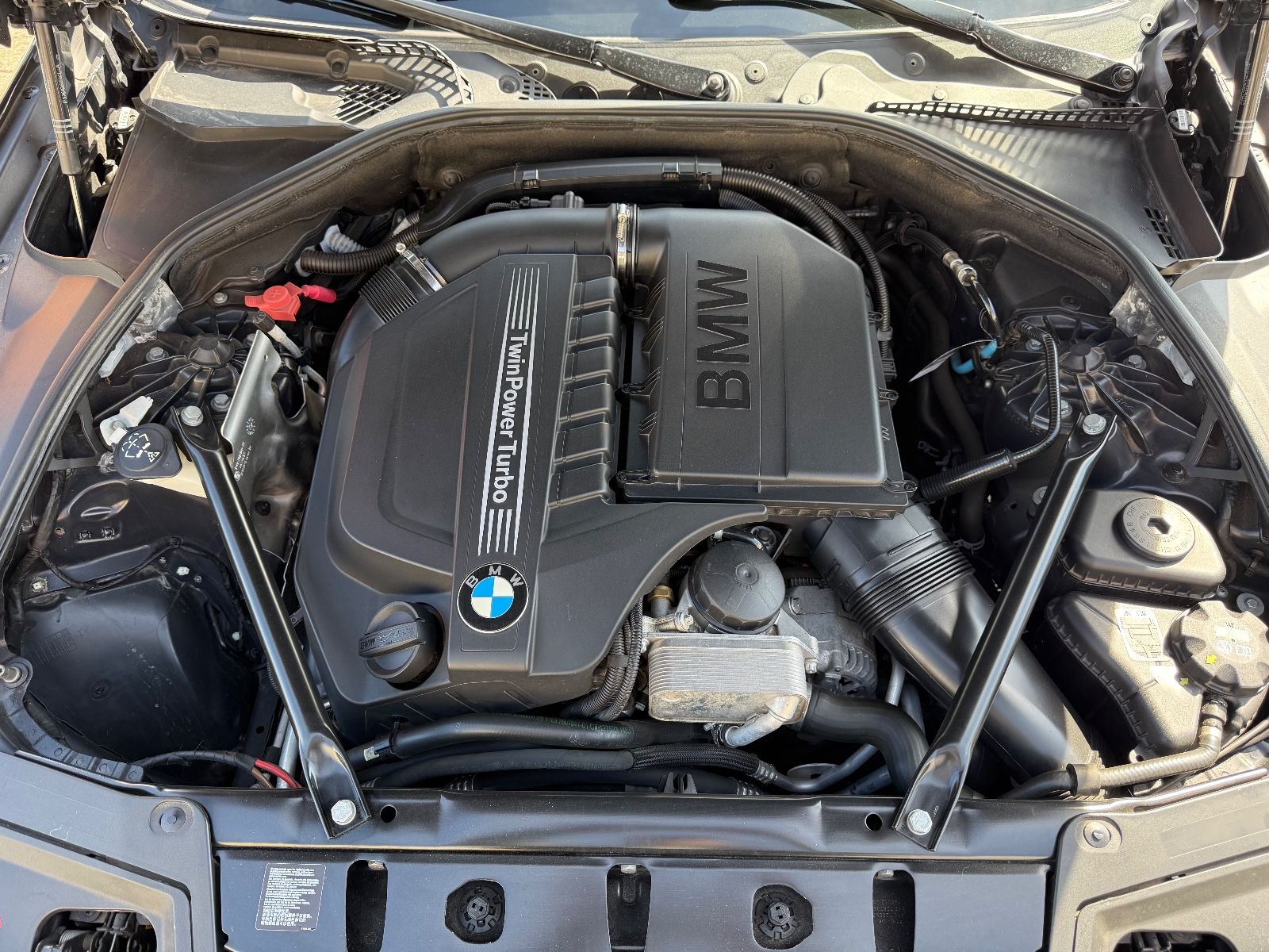 Fahrzeugabbildung BMW 535 i xDrive Luxury Line NAVI LED LEDER HEAD-UP