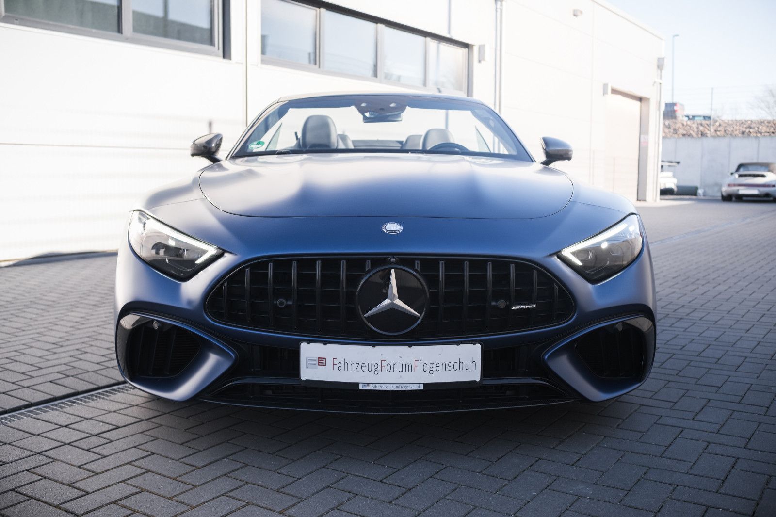 Fahrzeugabbildung Mercedes-Benz SL 63 AMG 4Matic+-Keramik-Burmester High- End