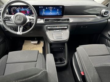 Mercedes V 220 - 4