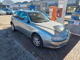 Alfa Romeo 147 1.9 JTD (115 CV) cat 3p. Distinct - silberne Alfa Romeo 147