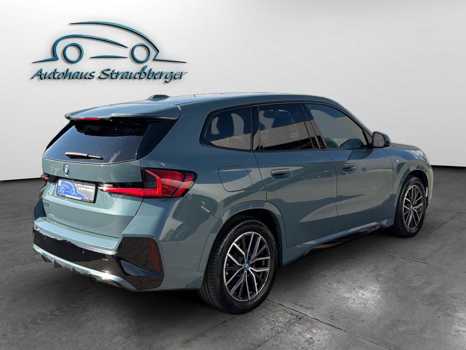 BMW iX1 30 xDrive M Sport AHK ACC HuD H K SzH foto 5