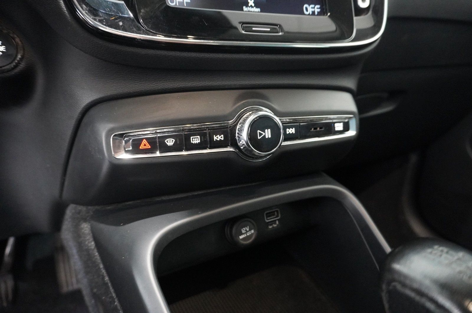 Fahrzeugabbildung Volvo XC40 T3 Momentum Pro LED/NAVI/LEDER/AHK/CAM
