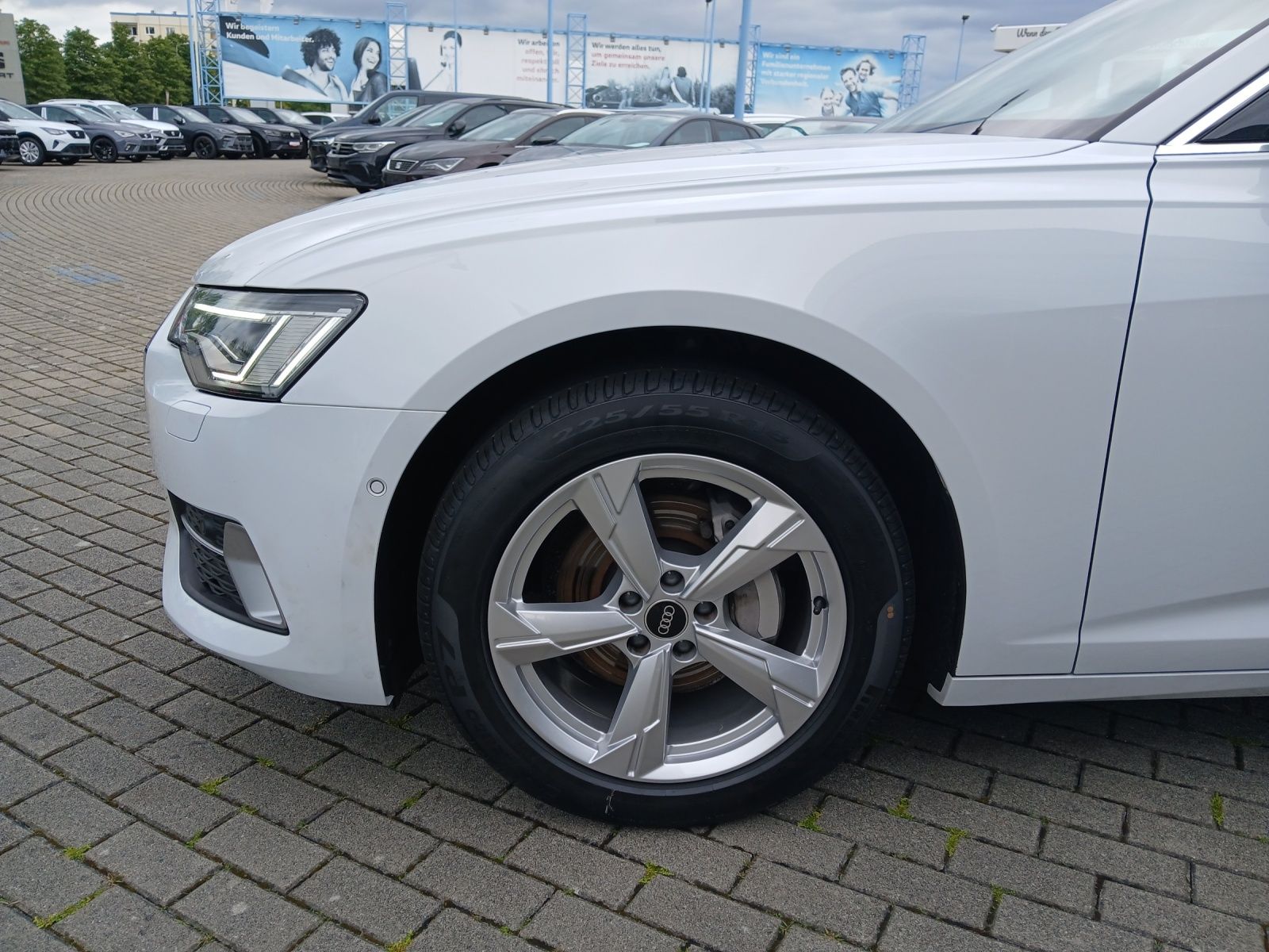 Fahrzeugabbildung Audi A6 Avant TDI sport Matrix Navi ACC Sound