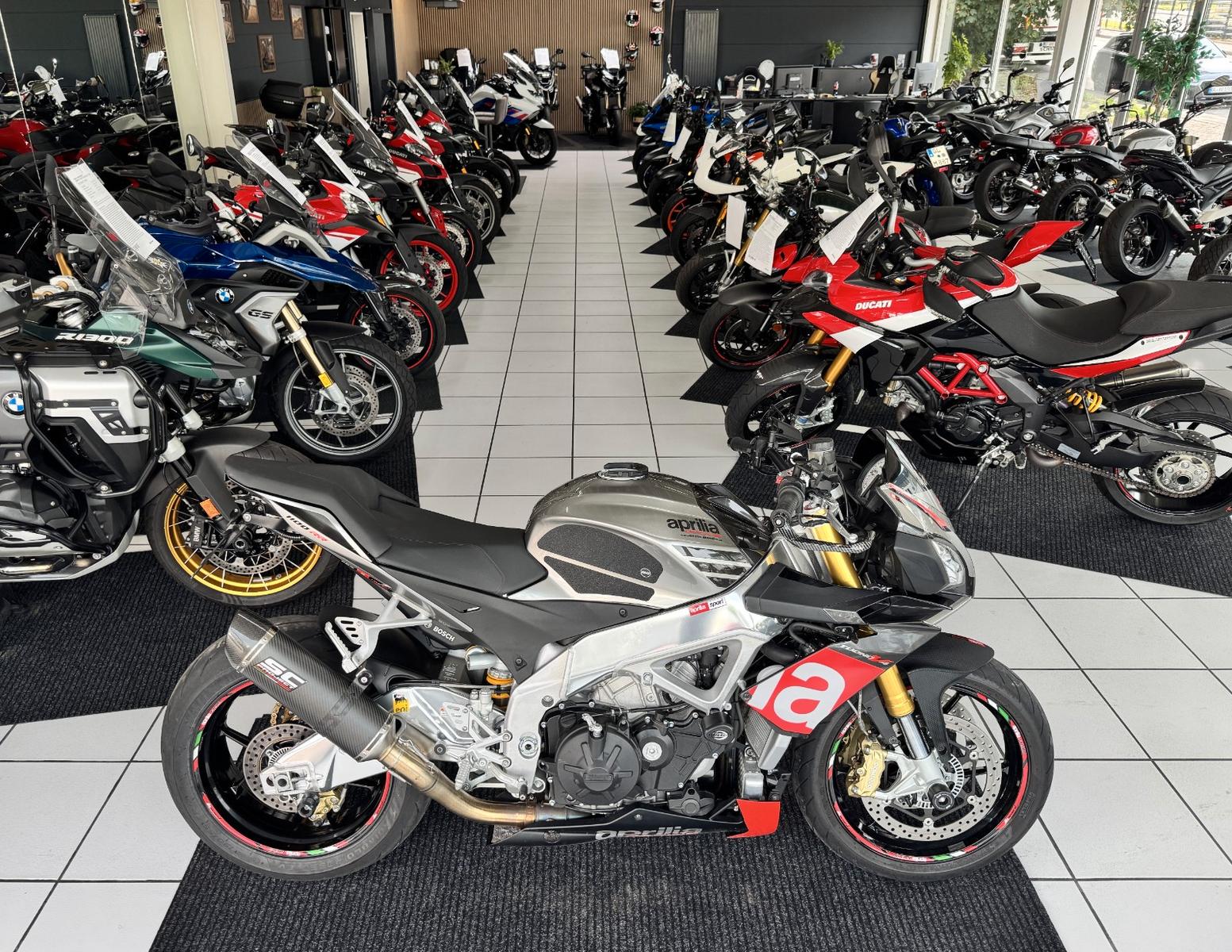 Aprilia Tunono V4 1100 RR *SC Project*