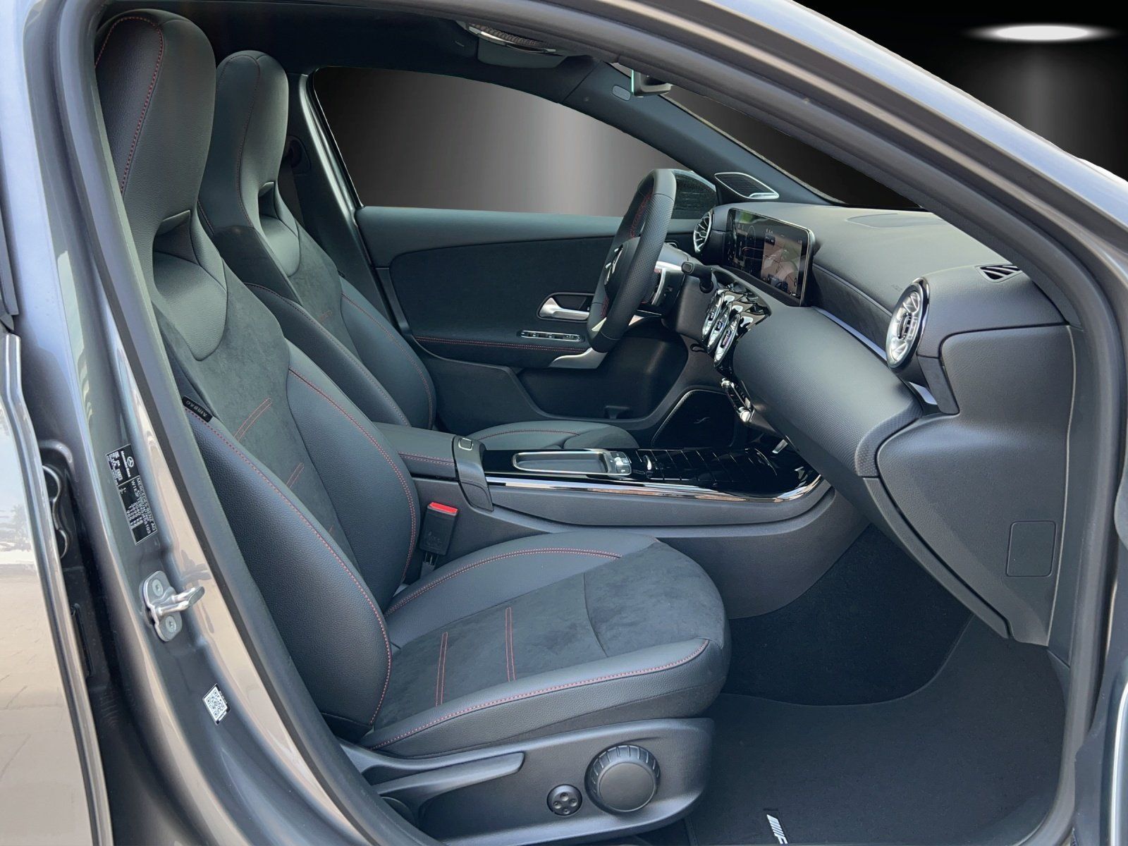 Fahrzeugabbildung Mercedes-Benz A 220d AMG KeyGO PANO Burme LED Night TOTWINKEL