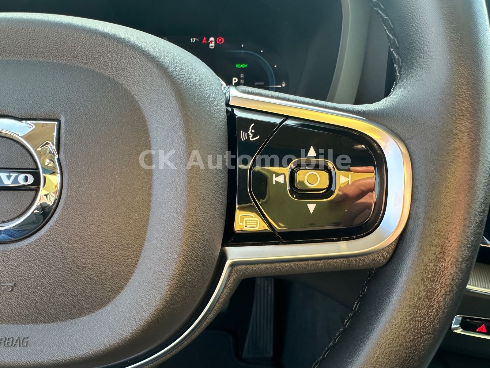Fahrzeugabbildung Volvo XC60 T6 Plus Bright Recharge AWD/Navi/Pano/AHK