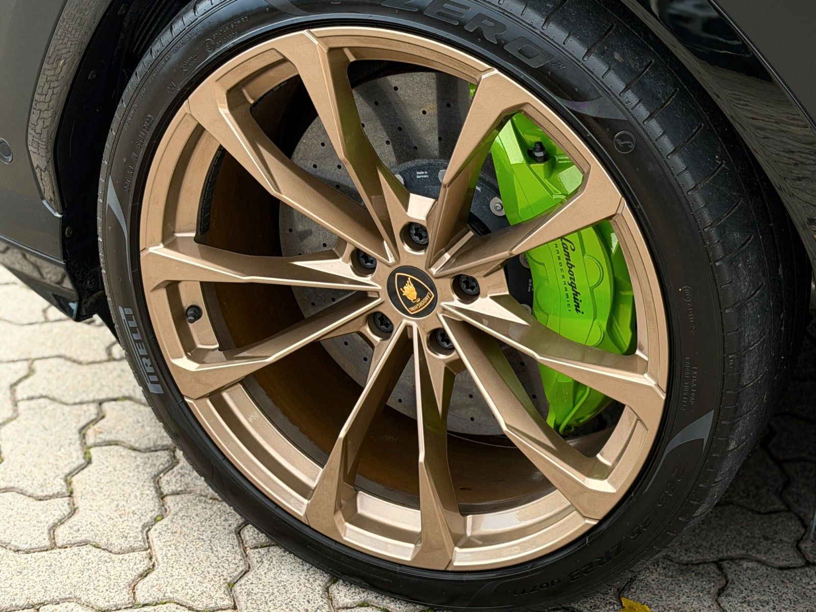 LAMBORGHINI Urus Urus 4.0 V8 Autom. MwSt/23-Zoll/B&amp;O/360°/PANO – Ansicht 6