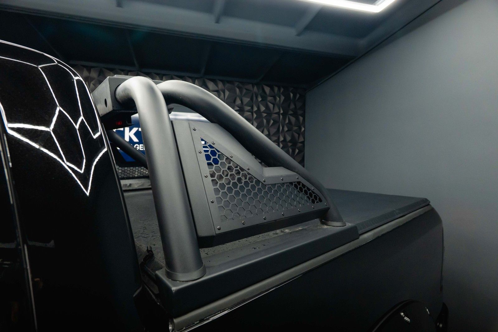 Fahrzeugabbildung Dodge RAM 5.7 V8 HEMI 4x4 Offroad Night-Paket LED 19%