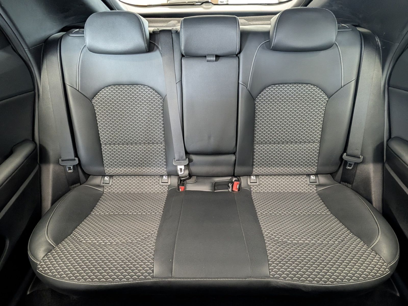 KIA XCeed 1.6D 48V Spirit Xclusive Glasdach – Bild 17