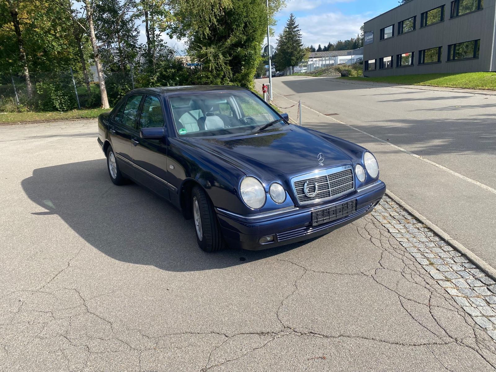 Mercedes-Benz E 240