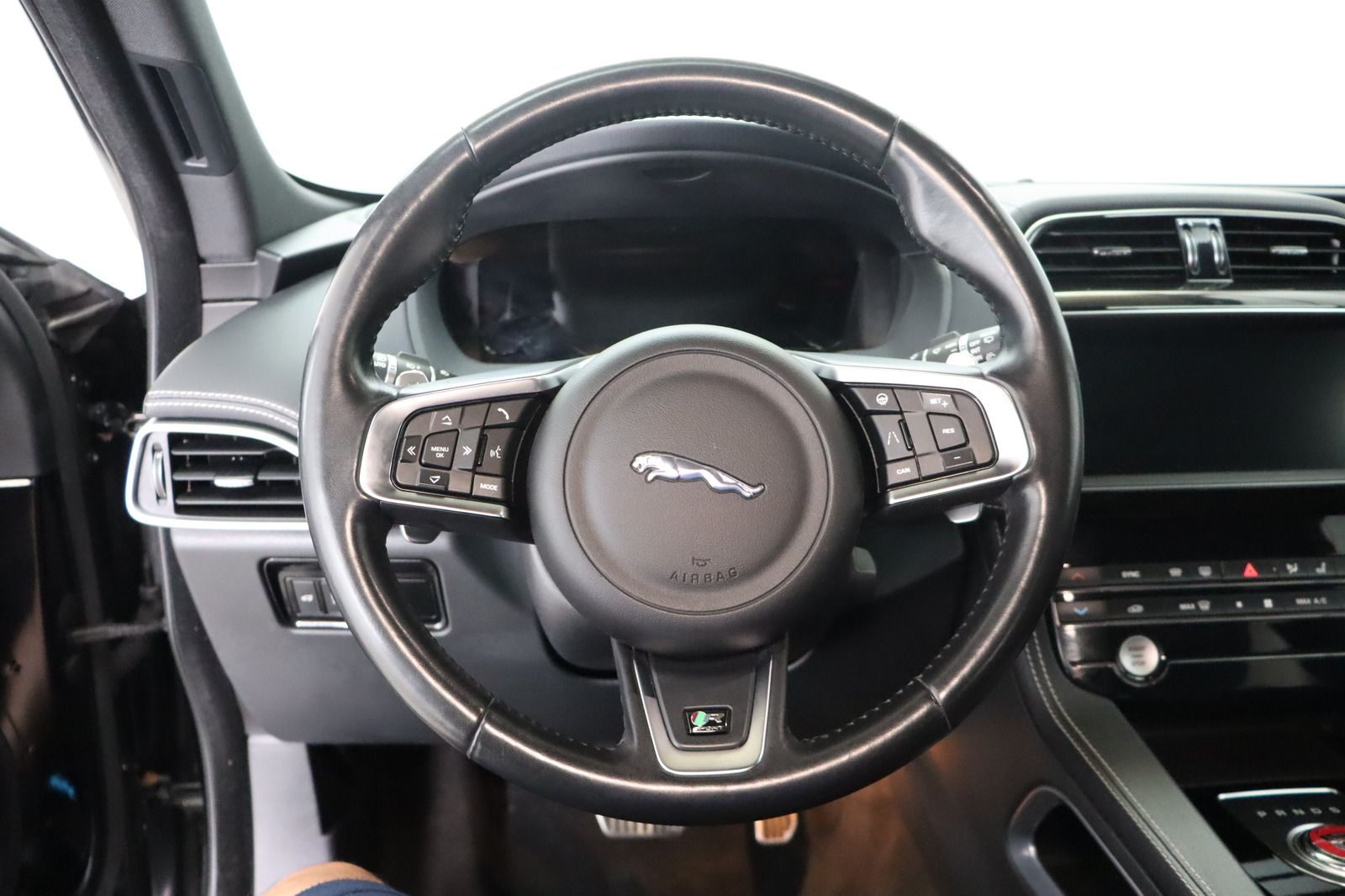 Fahrzeugabbildung Jaguar F-Pace 25t AWD * Navi * Anhängerk * LED