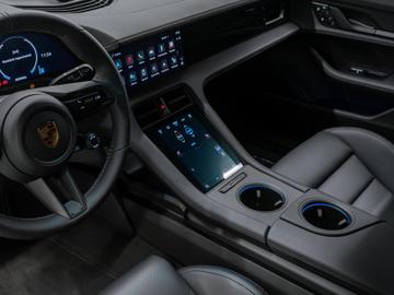 صورة 10 لـ 2025 Porsche TAYCAN