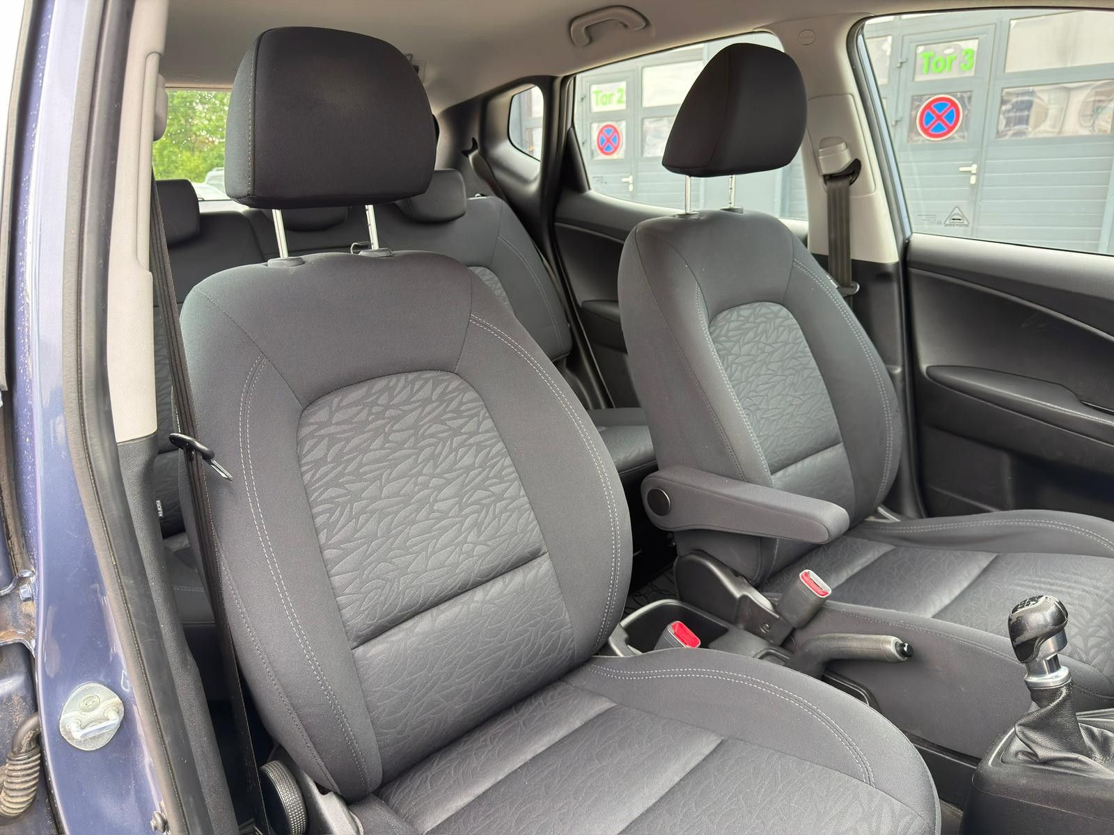 Fahrzeugabbildung Hyundai ix20 1.6 Comfort Navi*Allwetterbereifung