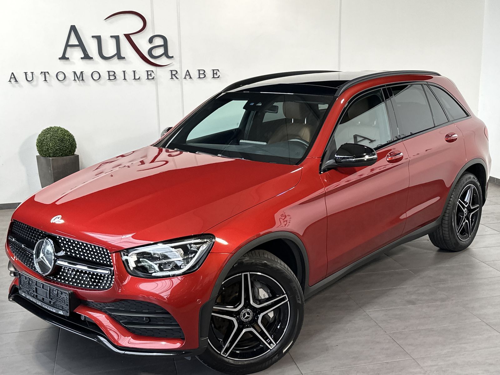 Fahrzeugabbildung Mercedes-Benz GLC 300d 4M AMG-Line NAV+LED+AHK+KAMERA+PANO+DAB