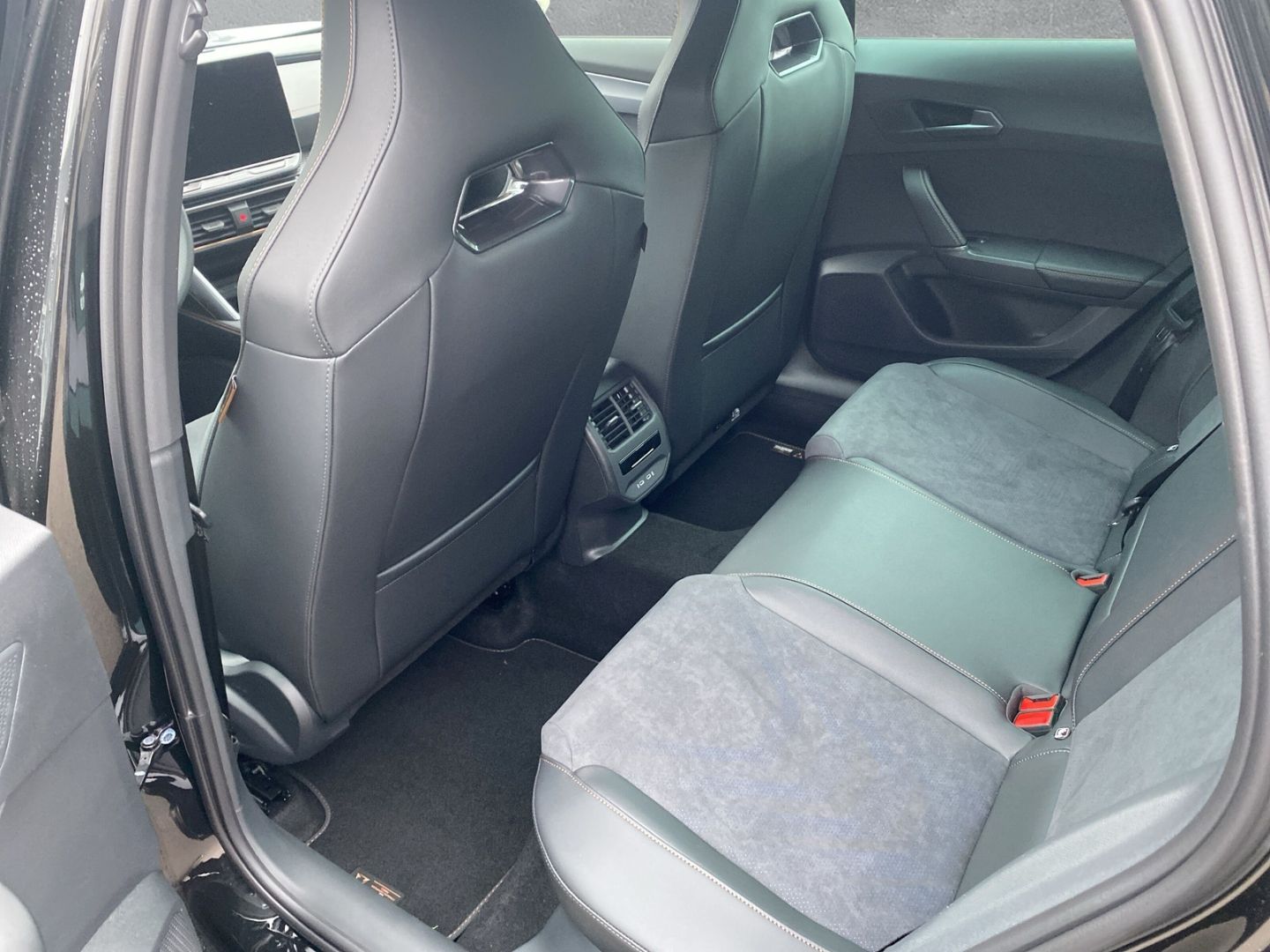 Fahrzeugabbildung CUPRA Formentor VZ 1.5 TSI e-Hybrid*NAVI*Sennheiser*MA