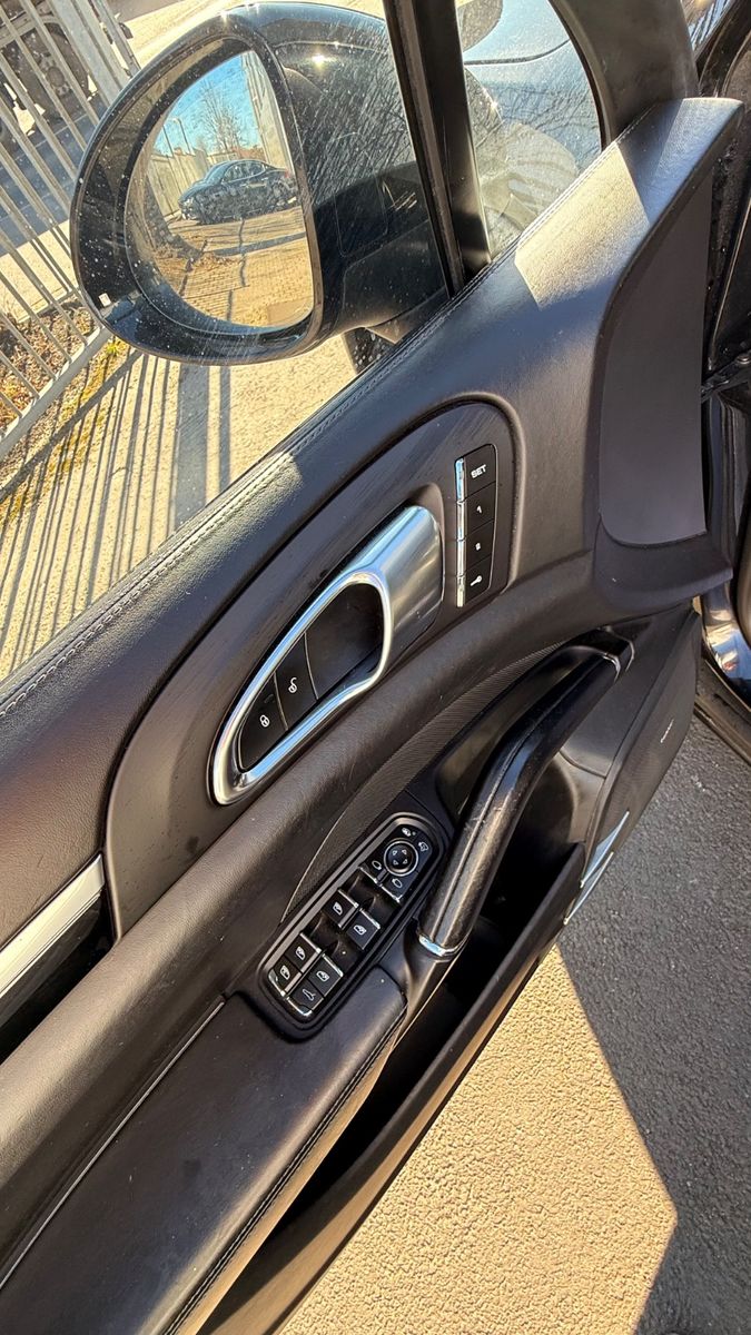 Fahrzeugabbildung Porsche Cayenne Turbo LED/Panorama/AHK/Kamera