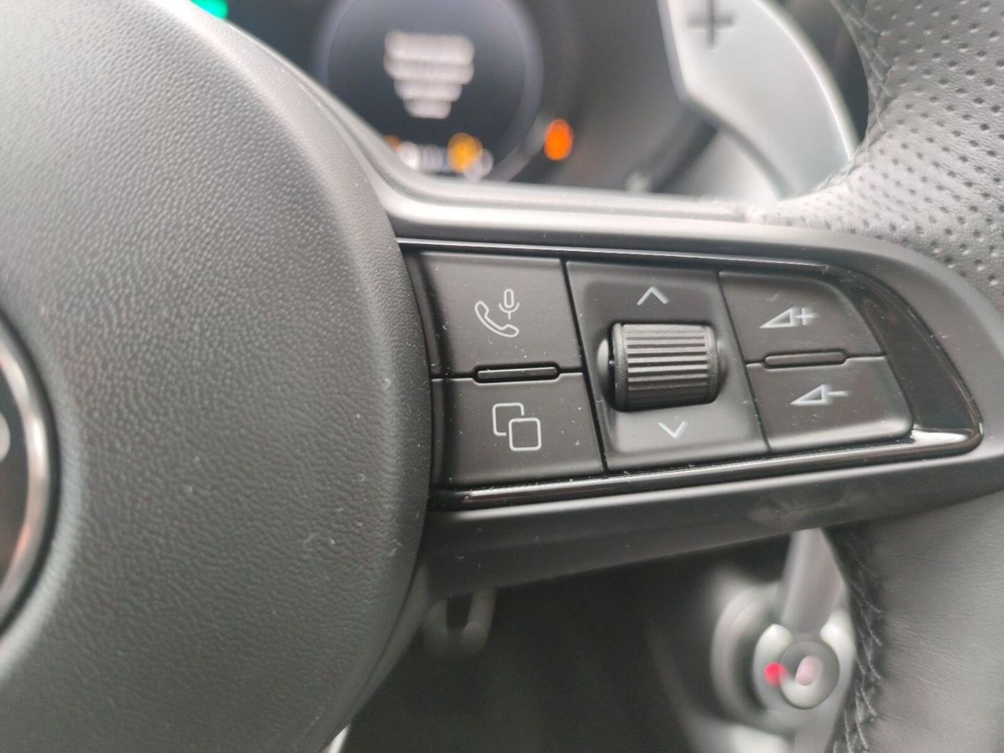 Fahrzeugabbildung Alfa Romeo Tonale Tributo Italiano 1.3 PHEV Q4 Harman Kardo