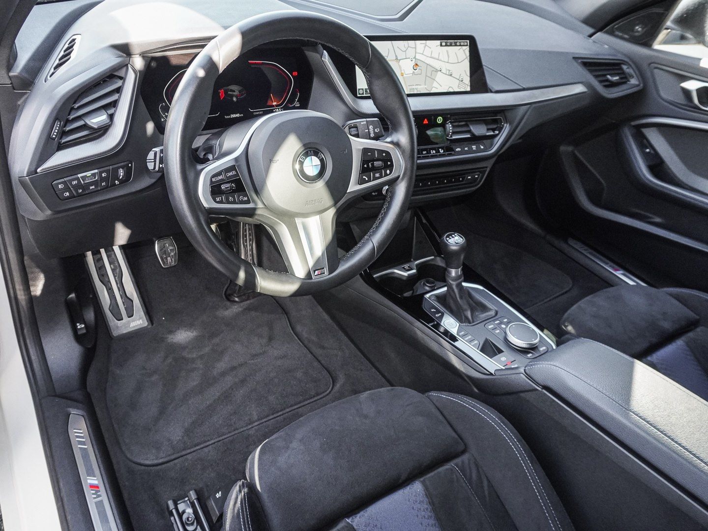 BMW 118i M Sport RFK NAVI LED Sound Syst. PDC V H foto 5