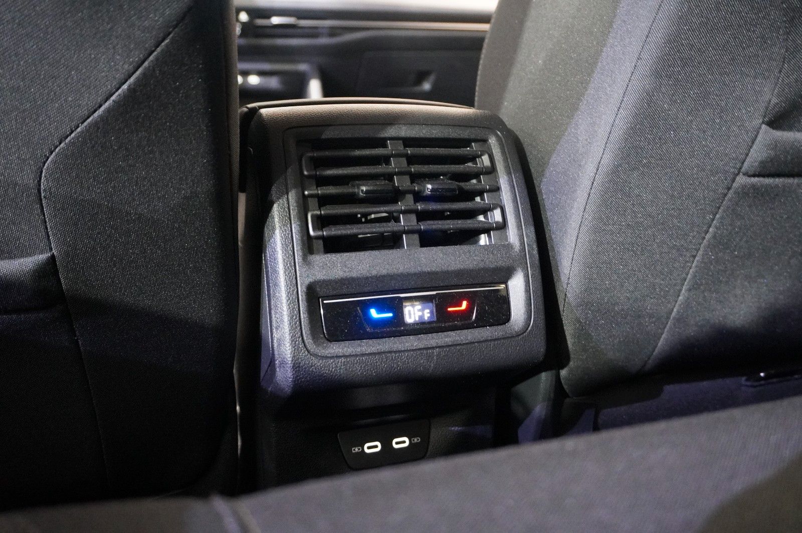 Fahrzeugabbildung Volkswagen Golf VIII Lim. 2.0 TDI LIFE DSG NAVI/LED/KAMERA