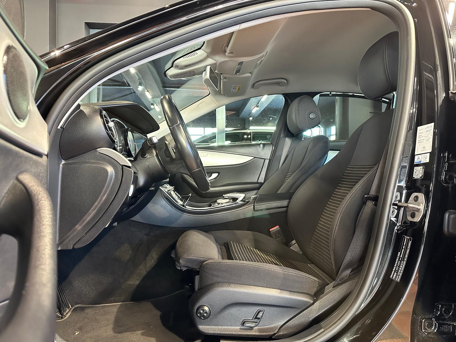 Mercedes-Benz E 220 LIMOUSINE AVANTGARDE DISTRONIC COMAND 360° foto 14