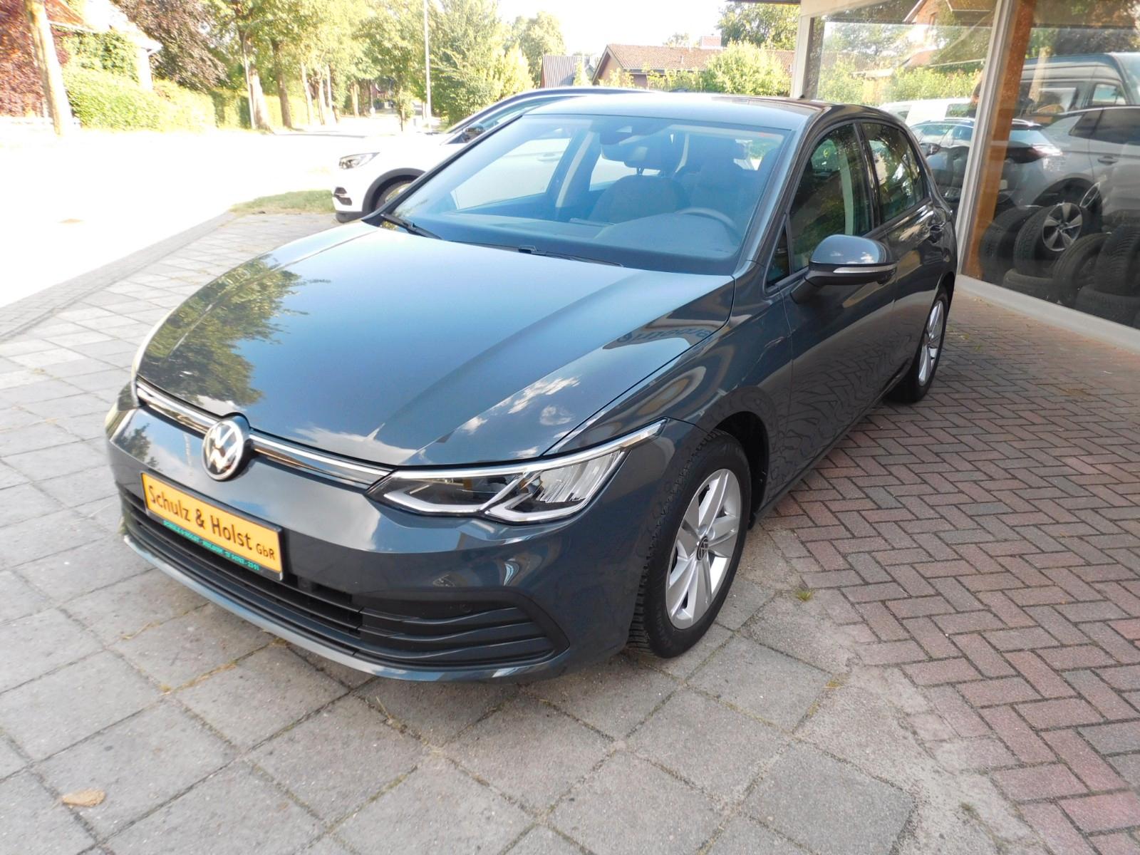 Volkswagen Golf VIII Lim. Life abn. AHK GJR NAVI SHZ LED