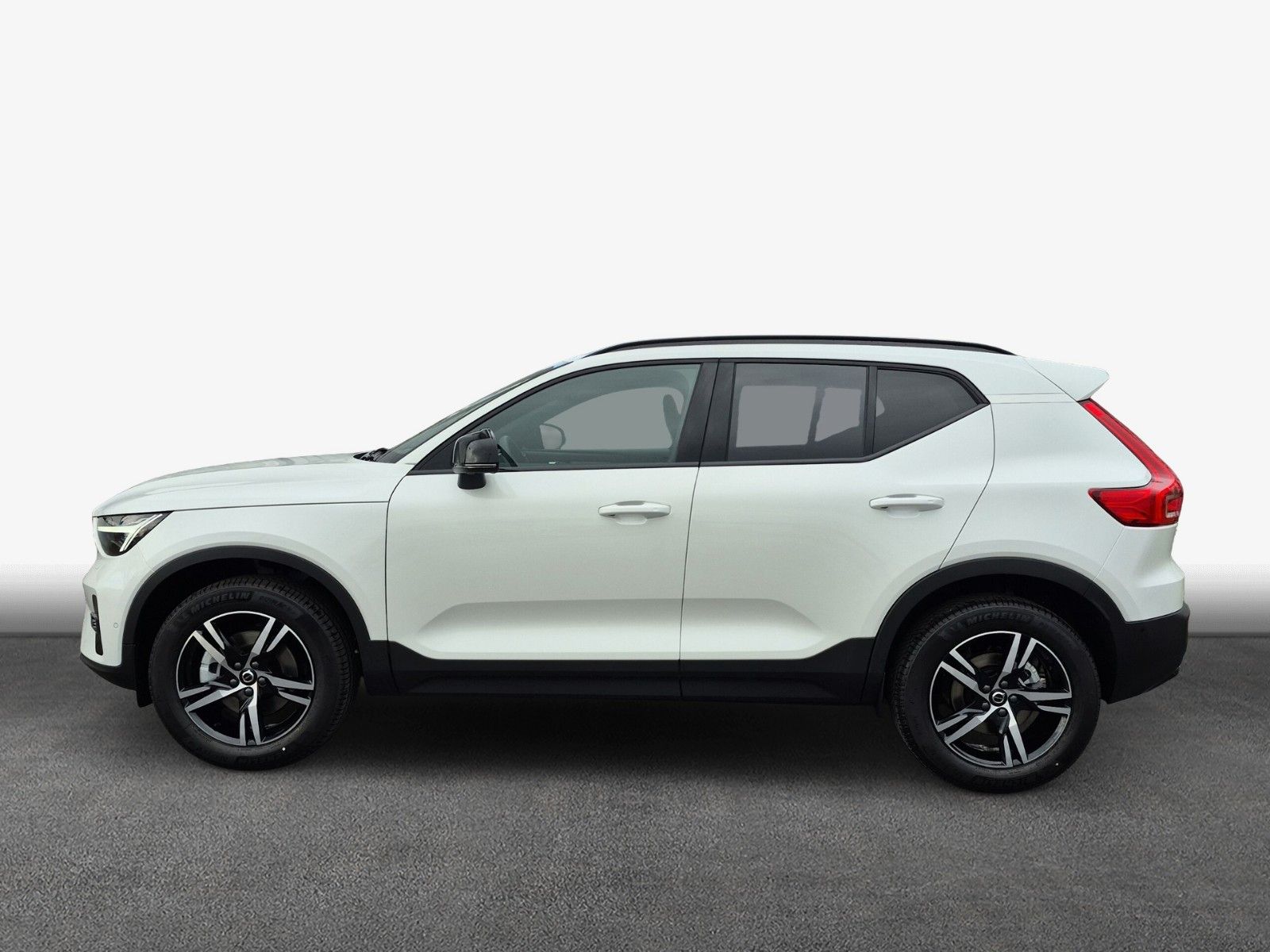 Volvo XC 40 B4 Plus Dark mit AHK!