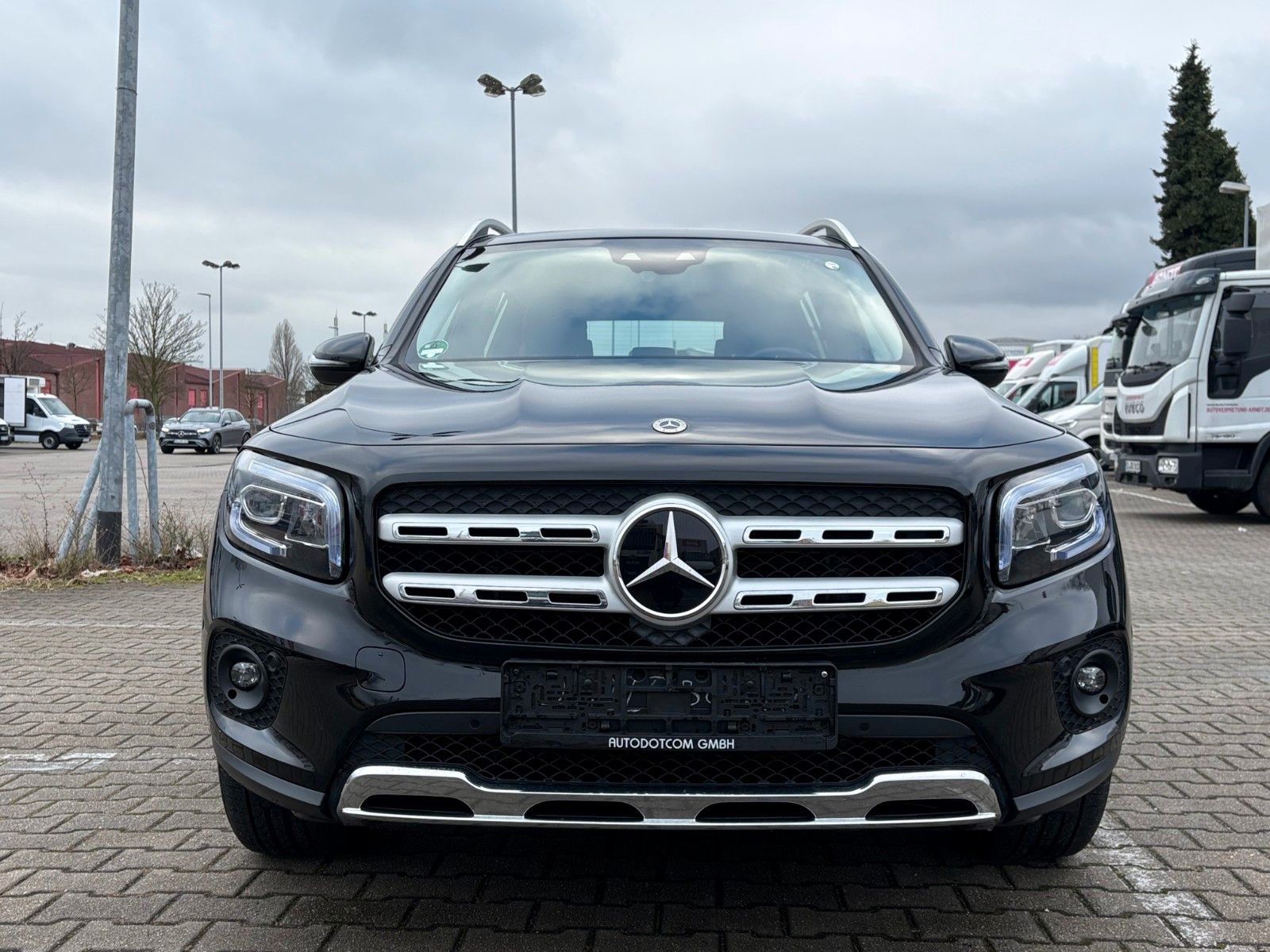 MERCEDES-BENZ GLB 220 d DCT Progressive *AHK*PANO*DISTRONIC*