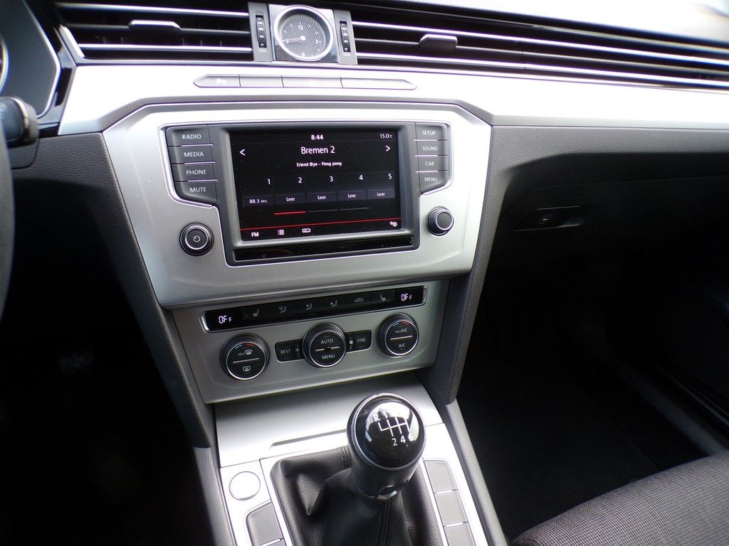 Fahrzeugabbildung Volkswagen Passat Variant  1.4 TSI Comfortline *R-Line Spor