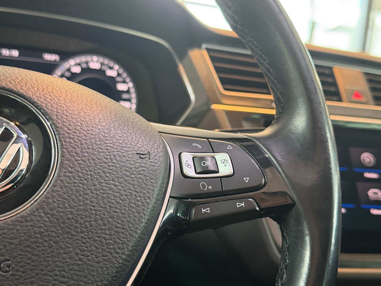 Fahrzeugabbildung Volkswagen Tiguan Highline /VIRTUAL/PANO/MEMORY/HUD/KAMERA