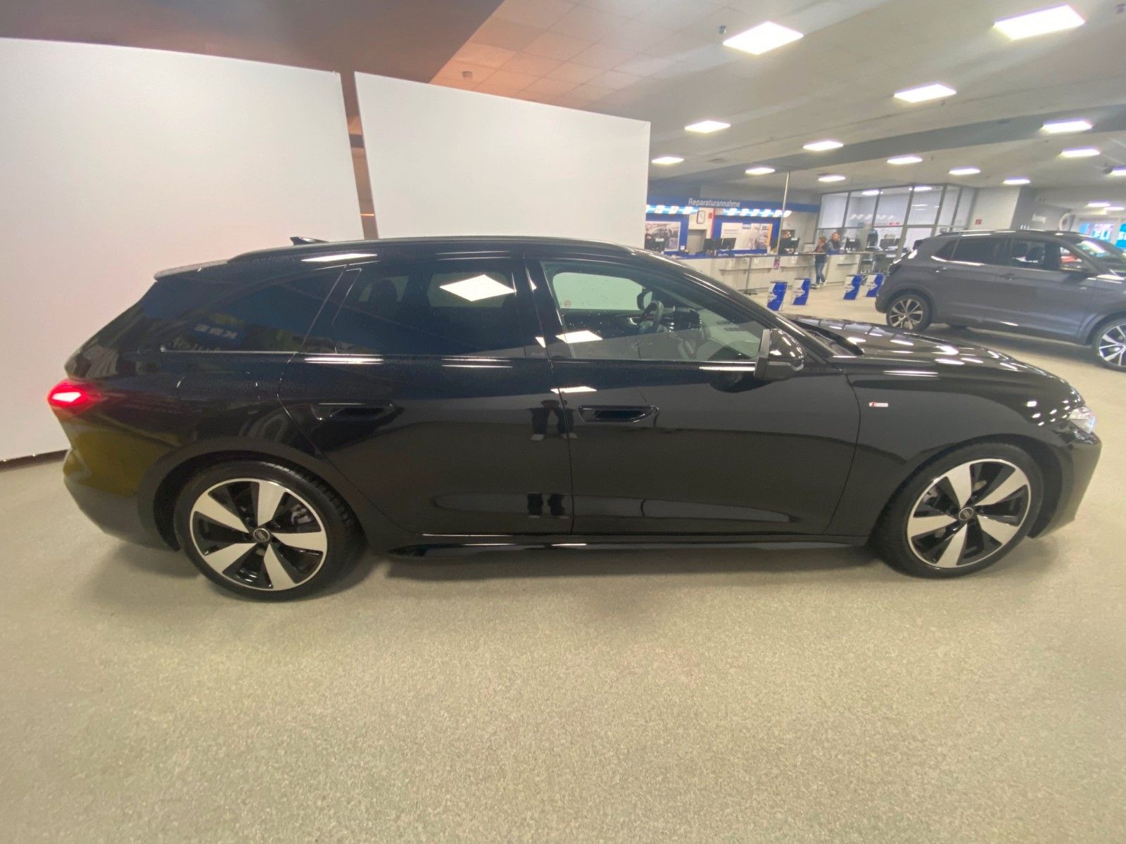 Fahrzeugabbildung Audi A5 B10 TDI S tronic Avant+S-Line+MATRIX+NAVI+19"