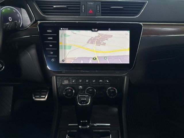 Skoda Superb Combi Scout 2.0 TDI DSG 4x4 AHK Kamera Na imagem 3