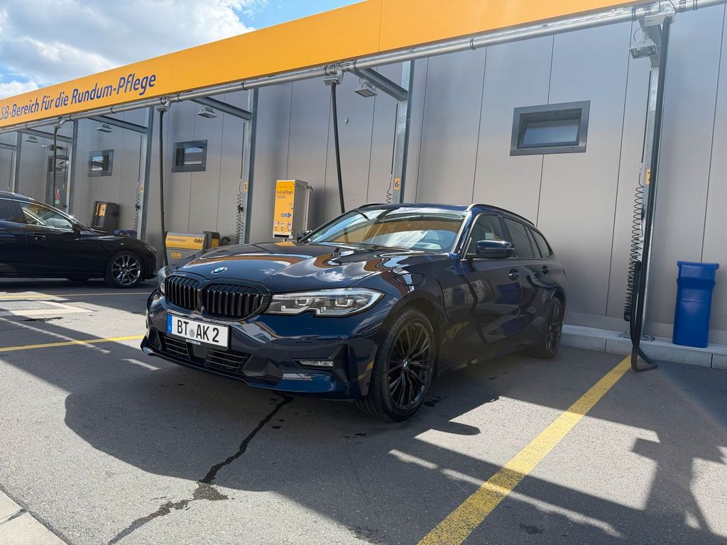 Image of BMW 320