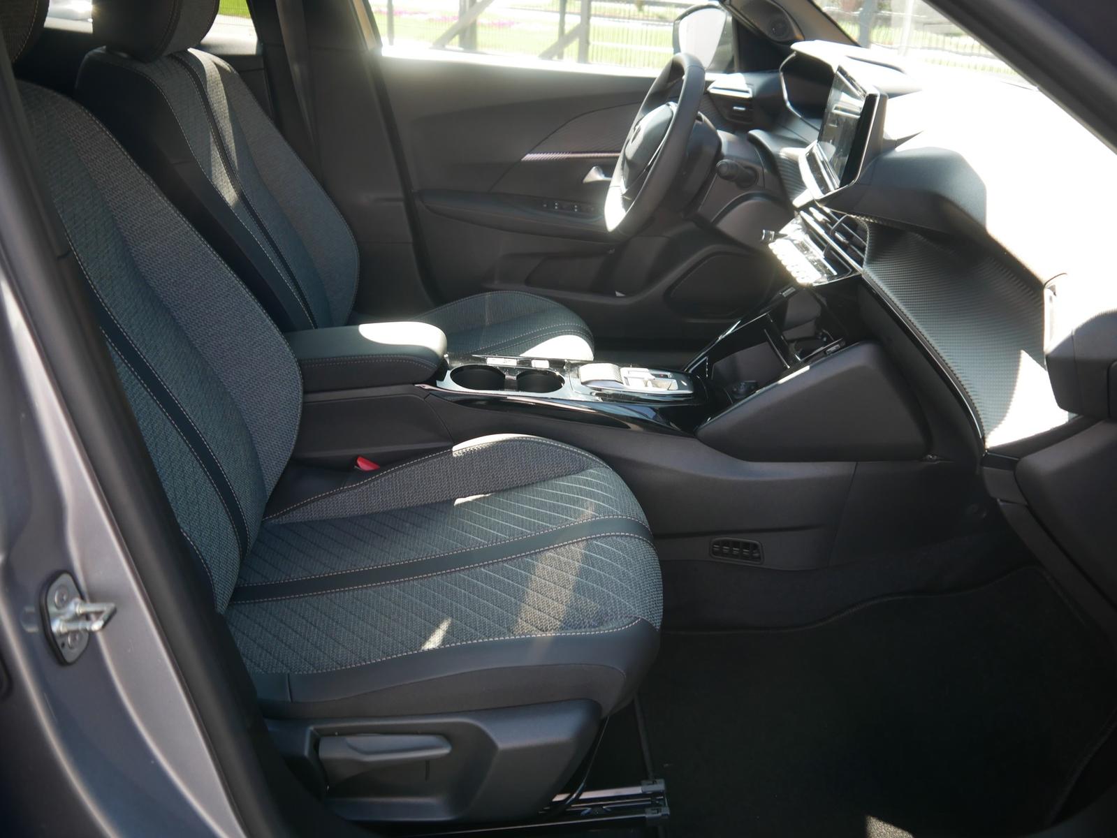 Peugeot 2008 PureTech 145 Aut. LED ACC Navi 360°