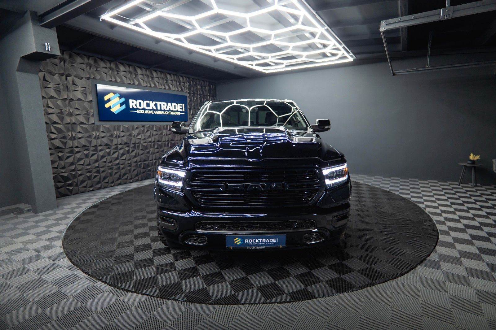 Fahrzeugabbildung Dodge RAM 5.7 V8 HEMI 4x4 Night LARAMIE LONGBED 19%