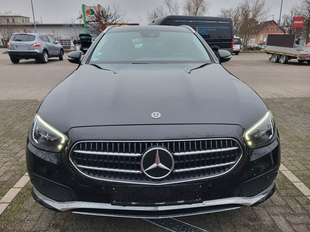 Image of Mercedes-Benz E 300