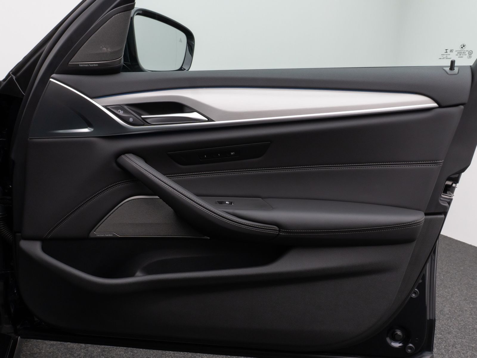 Fahrzeugabbildung BMW 530e xD M Sport Individual Panorama HUD H/K Voll