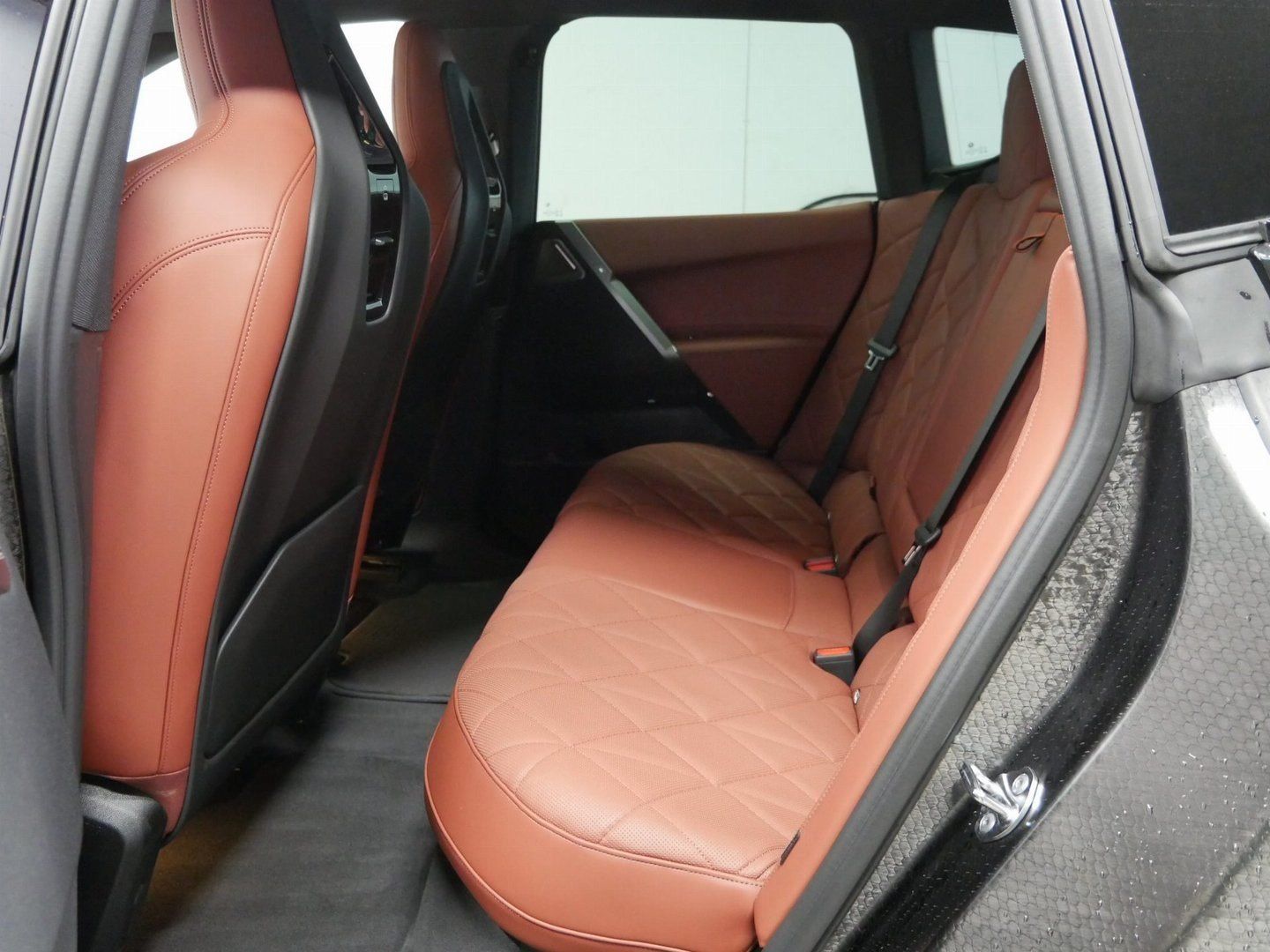 Fahrzeugabbildung BMW iX xDrive60 Sitzbelüftung vorn, Glasdach Sky Lou