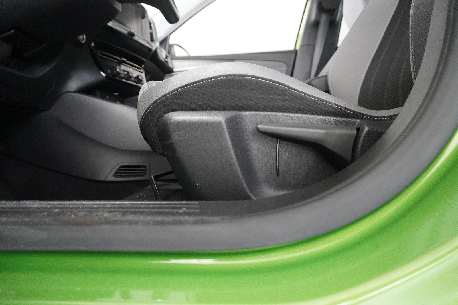 Fahrzeugabbildung Opel Mokka-e ELEGANCE 3-PHASIG NAVI/LED/KAMERA/SPORT