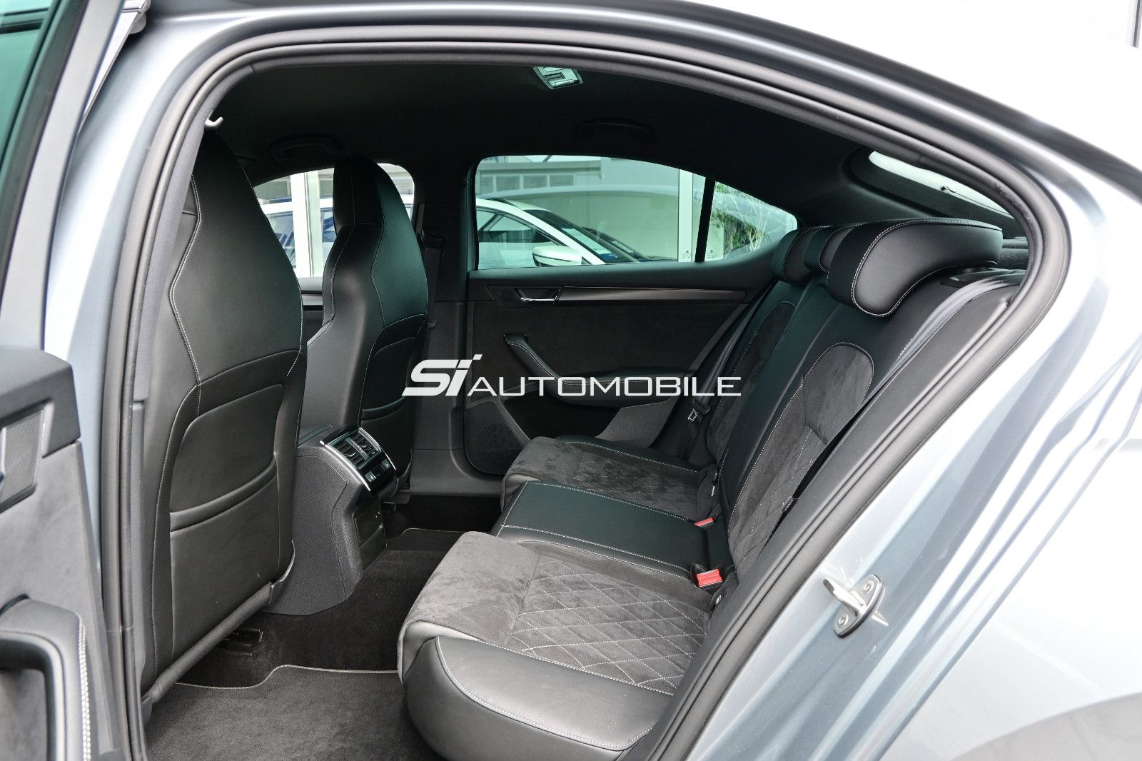 Fahrzeugabbildung SKODA Superb 2.0 TSI 4x4 SPORTLINE °ACC°AHK°STHZG°360°