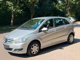 Mercedes-Benz Mercedes B Klasse B180 02/28 Tüv Teilleder... - Mercedes-Benz B 180 in Lübeck