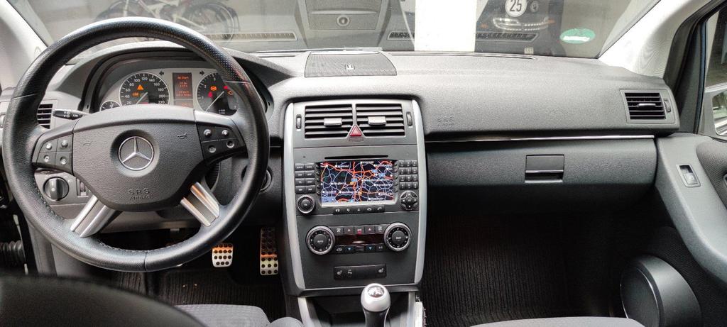 Mercedes-Benz B 200