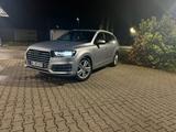 Audi Q7 3.0 TDI quattro tiptronic - - silberne Audi Q7