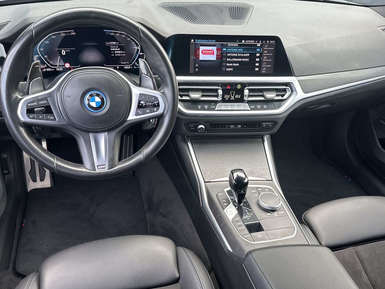 Fahrzeugabbildung BMW 330e Limousine M-Sport NAV+LED+TEMPOMAT+18ZO+PP