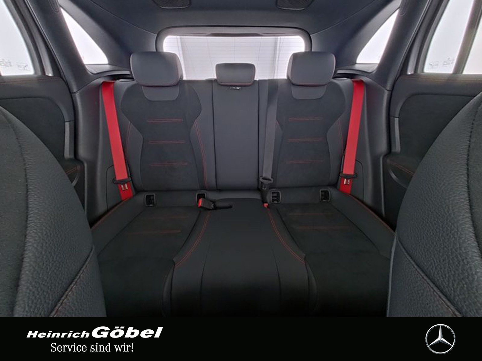 Fahrzeugabbildung Mercedes-Benz GLA 35 4M PANO+360°KAM+BURMESTER+MULTIBEAM+NIGHT